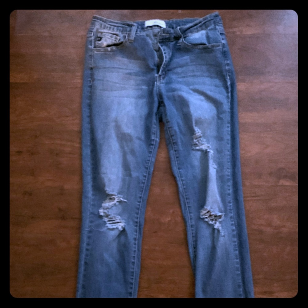 KanCan Light Wash Distressed Skinny Size 11/29